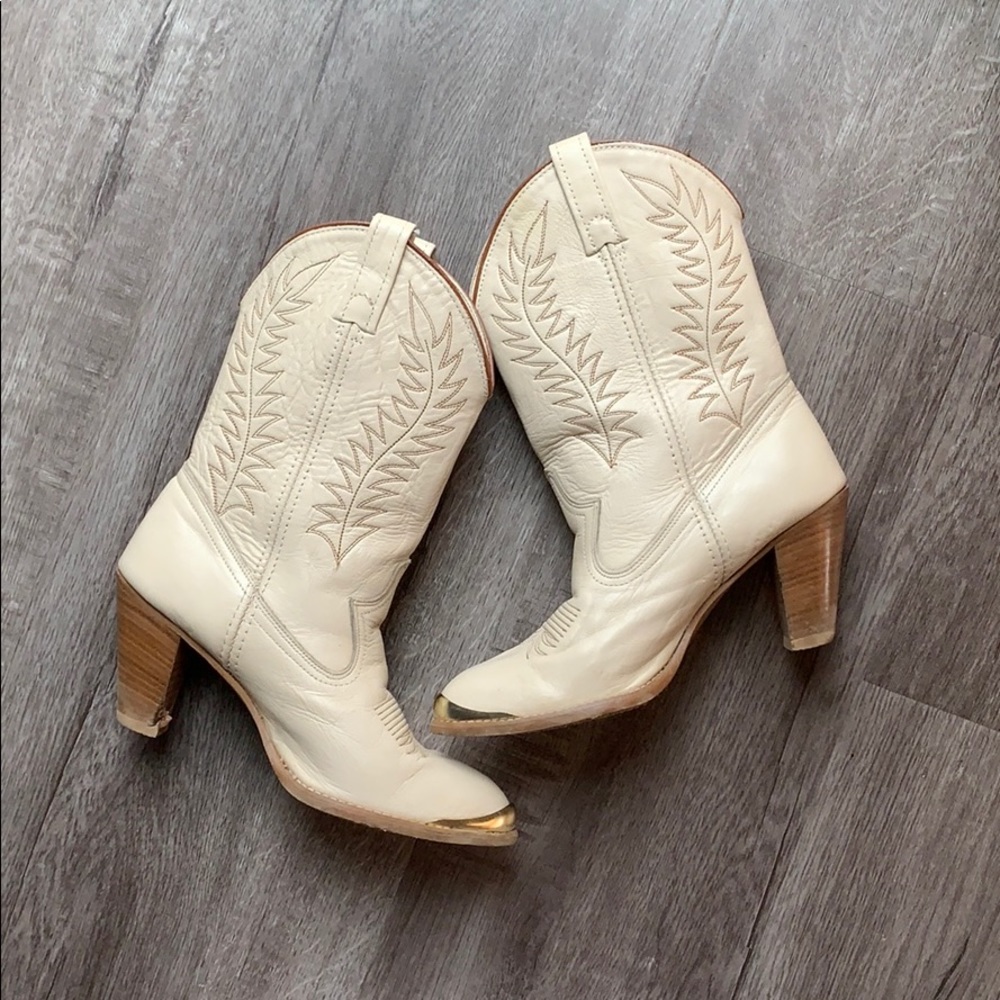 Comfortable classic cowgirl boot